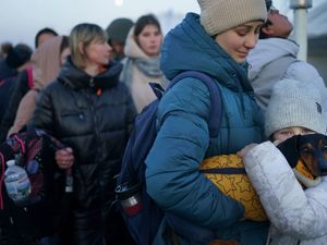 Supporting image for story: More than half of Britons ‘support no-visa policy for Ukrainian refugees’
