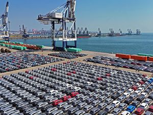 Supporting image for story: China announces countermeasures by raising tariffs on US goods from 84% to 125%