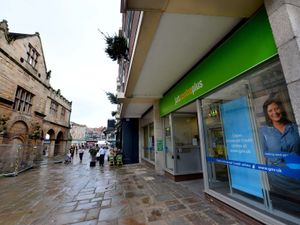 Supporting image for story: Wage growth slows as more claim unemployment benefits in Shropshire