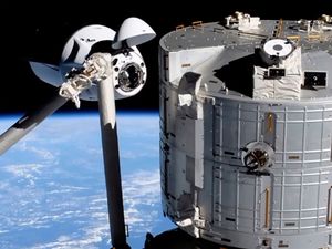 Supporting image for story: SpaceX’s Dragon capsule successfully docks at International Space Station