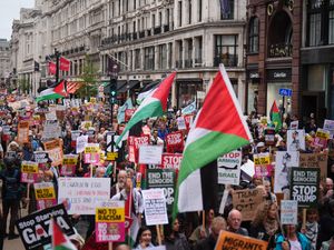 Supporting image for story: Thousands take to streets in protest against Trump’s second state visit