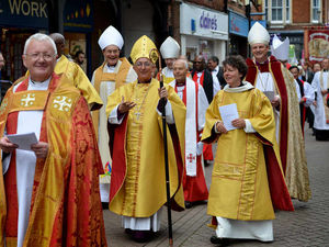 Supporting image for story: VIDEO and PICTURES: The new Bishop of Lichfield is enthroned