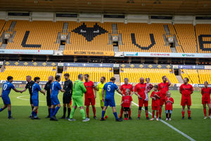 Players & Mascots kick off. Credit: Ed Bagnall