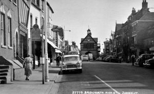 Bridgnorth High Street. This is a Judges of Hastings postcard from the collection of Bridgnorth postcard collector Ray Farlow. We are looking towards Bridgnorth Town Hall. It is undated, although possibly circa 1960. The vehicle in the left foreground has been identified as a Humber Hawk from the 1957 to 1963 period
