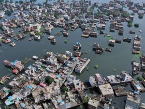 Supporting image for story: Four killed and dozens trapped under debris as flash floods hit northern India