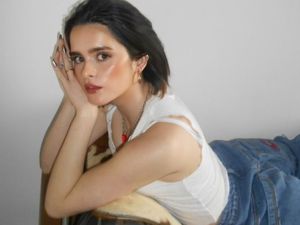 Supporting image for story: Lichfield pop star Belle releases 'Fluorescent Light’