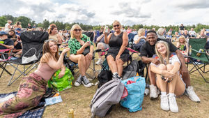 Can you spot yourself? This lovely group loved the first day. Credit: Ian Knight / Z70 Photography