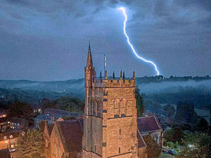 Supporting image for story: Watch huge lightning strike that sounded 'like an explosion' rock Bridgnorth 
