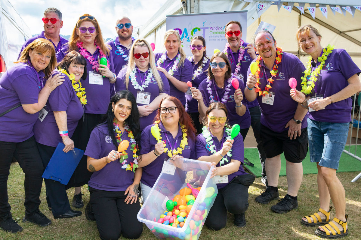 Music and maracas bridge the generations with sing-song at Llangollen Eisteddfod