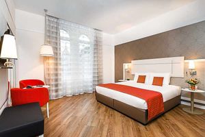 Contemporary and spacious – one of the rooms at Hotel Parlament
