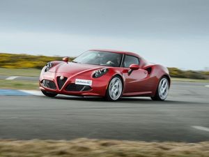 Supporting image for story: Alfa Romeo 4C reportedly axed from line-up
