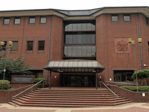 Supporting image for story: Bogus immigration adviser locked up after fleecing clients out of thousands