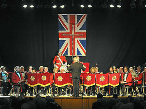 Supporting image for story: Mayor leads event to honour heroes