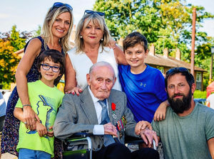 Bill with daughter Heather, grandchildren and great-grandchildren 