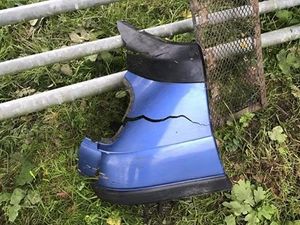 Supporting image for story: Thieves leave broken bumper at scene of Craven Arms trailer theft