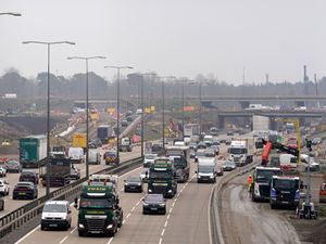 Supporting image for story: Traffic warning issued ahead of M25 closure on predicted warm weekend – AA