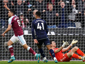 Supporting image for story: Analysis: Lessons in defeat as Aston Villa fall short at West Ham