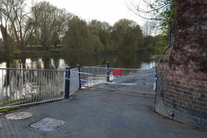 Footpaths closed during the search. Photo: Tom Stokes @thetomstokes