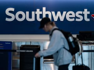 Supporting image for story: Southwest Airlines flight takes dramatic plunge in response to nearby aircraft