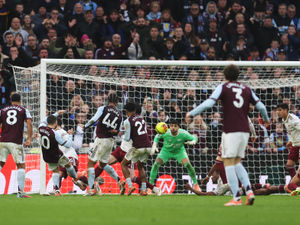 Supporting image for story: Unai Emery plays down title talk after Aston Villa shoot down Arsenal