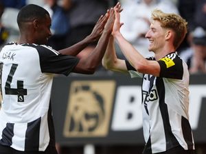 Supporting image for story: Eddie Howe tells Newcastle stars to earn new deals by ending trophy drought