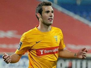 Supporting image for story: Wolves close in on Brazilian striker Leo Bonatini