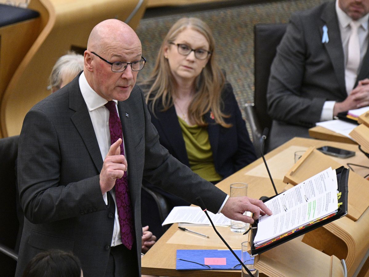 Gibb position on BBC board &lsquo;untenable&rsquo;, says Swinney