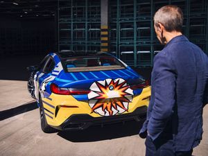 Supporting image for story: BMW collaborates with artist Jeff Koons to create comic book-inspired 8 Series Gran Coupe