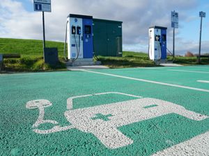 Supporting image for story: Fewer than one in twelve drivers have plans to switch to an EV