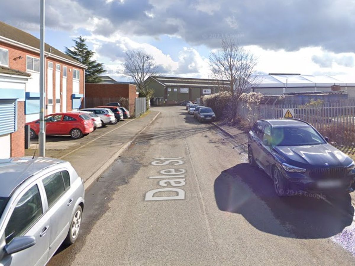 Building trade business applying for licence to store vehicles at Bilston yard