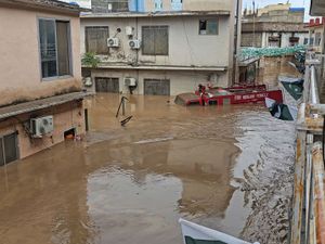 Supporting image for story: Pakistan floods leave 220 dead as rescuers pull 63 more bodies from landslides