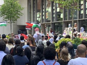 Supporting image for story: Pro-Palestinian student protesters dismantle month-long encampment at LSE