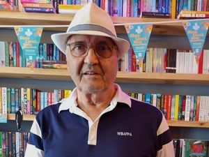 Supporting image for story: Cyrille Regis talks at Dudley libraries