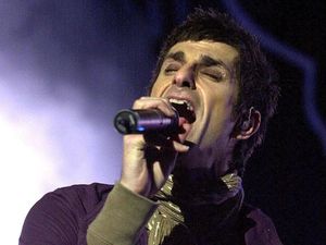 Supporting image for story: Scuffle between Jane’s Addiction band members broken-up on stage