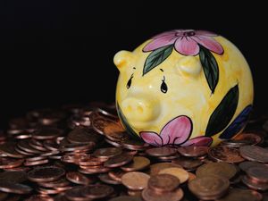 Supporting image for story: Banking giants asked to explain why some savings rates remain so low