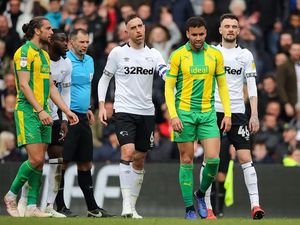 Supporting image for story: West Brom may appeal Hal Robson-Kanu's sending off