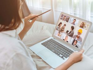 Supporting image for story: Singing songs by Elvis and The Beatles can help lung patients – study