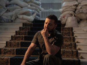 Supporting image for story: Ukrainian forces dig in ahead of expected Russian onslaught