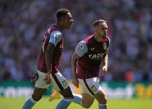 Aston Villa's Danny Ings (right) celebrates scoring their side's first goal of the game with team-mate Jacob Ramsey during the Premier League match at Villa Park, Birmingham. Picture date: Saturday August 13, 2022. PA Photo. See PA story SOCCER Villa. Photo credit should read: Nick Potts/PA Wire...RESTRICTIONS: EDITORIAL USE ONLY No use with unauthorised audio, video, data, fixture lists, club/league logos or "live" services. Online in-match use limited to 120 images, no video emulation. No use in betting, games or single club/league/player publications..