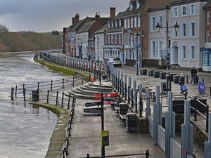 Supporting image for story: Temporary flood barriers deployed in Bewdley as heavy rain predicted