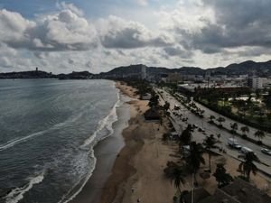Supporting image for story: Erick makes landfall in western Mexico state as Category 3 storm