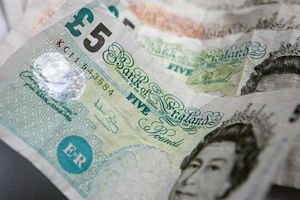 Supporting image for story: Paying with plastic, now bank notes will change