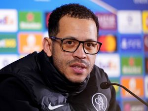 Supporting image for story: Liam Rosenior says Chelsea yet to decide whether to repeat huddle routine