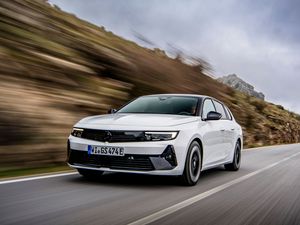 Supporting image for story: Vauxhall’s Astra Sports Tourer GSe hits the road in the UK
