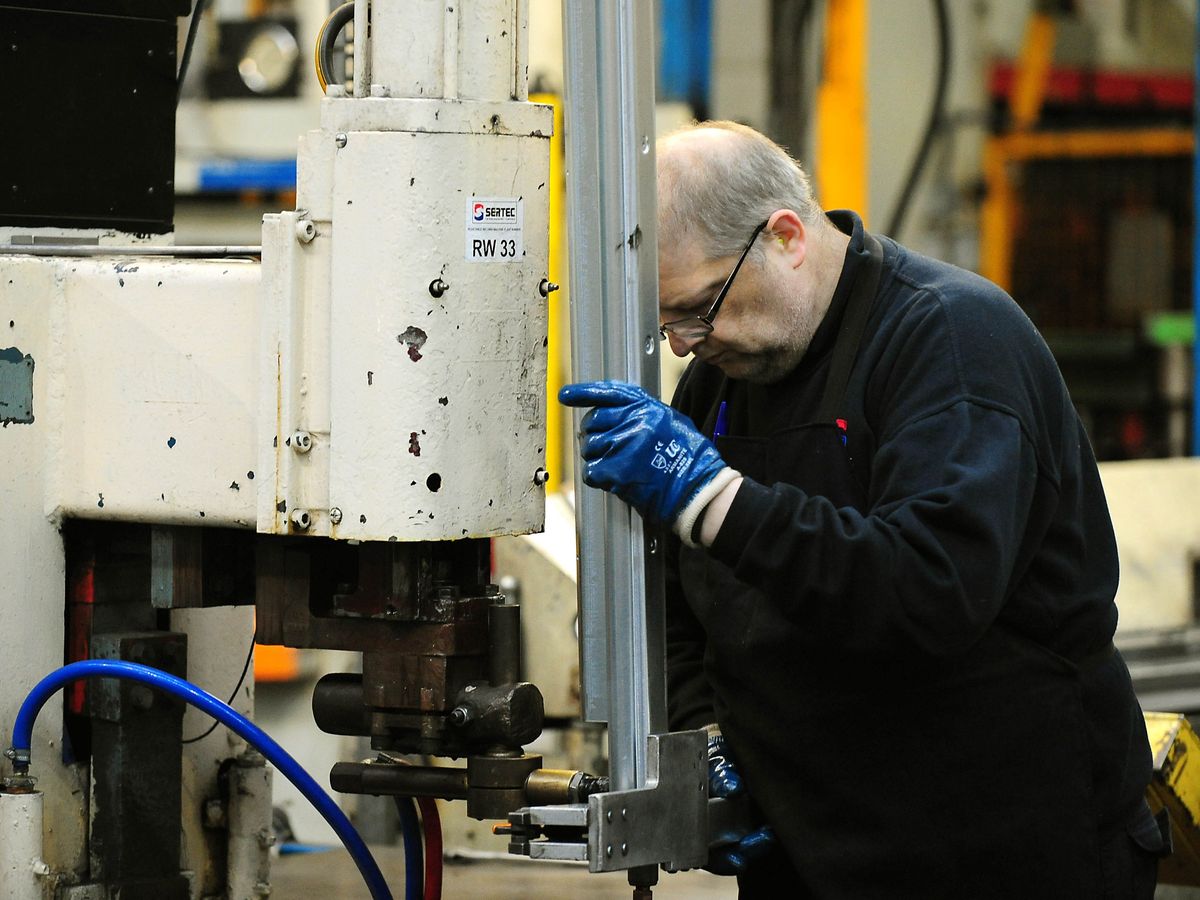 UK growth to slow and business investment to contract amid tax hikes – report UK growth to slow and business investment to contract amid tax hikes – report