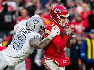 Supporting image for story: Kansas City Chiefs clinch tight victory after late fumble