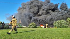 The fire in Moxley. Photo, Benjamin Powell-Stubbs.