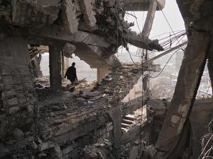 Supporting image for story: Death toll from Israeli strikes in Gaza reaches 33