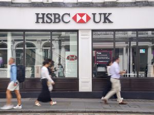 Supporting image for story: HSBC announces £898m drop in quarterly profits