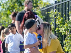 Supporting image for story: Two in five primary schools in England did not reopen more widely – poll